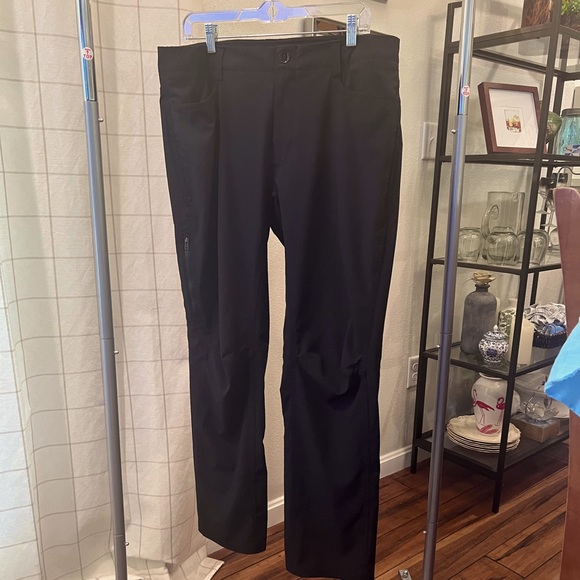 Under Armour Other - NWOT Under Armour Black Golf Pants with Zip Phone Pocket. SZ 36